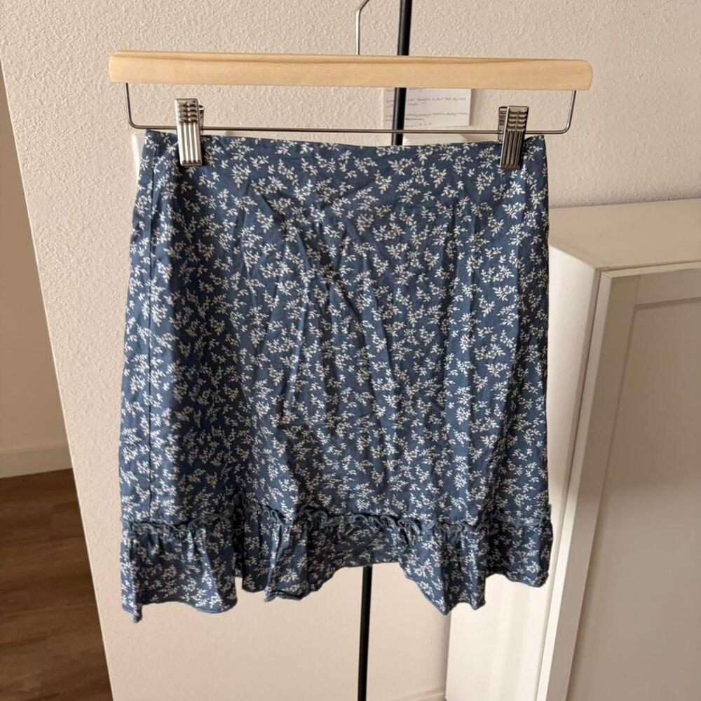 Brandy Melville Blue Floral Ruffle Hem Mini Skirt - One Size